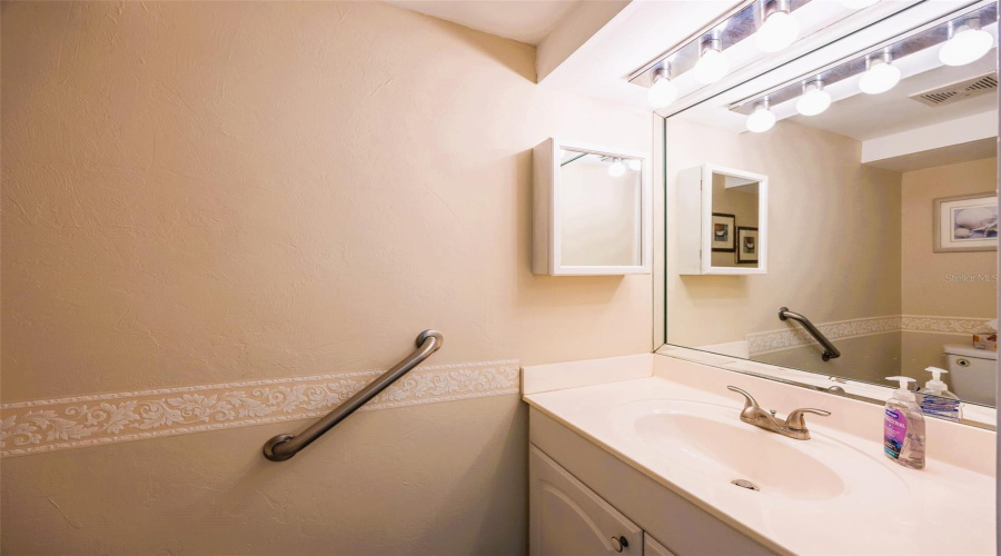 Fort Myers, Florida 33919, 2 Bedroom Bedrooms, ,1 Bathroombathrooms,Residential,For Sale,Winkler,0,Mfrc7517208