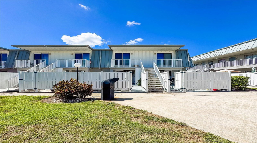 Fort Myers, Florida 33919, 2 Bedroom Bedrooms, ,1 Bathroombathrooms,Residential,For Sale,Winkler,0,Mfrc7517208