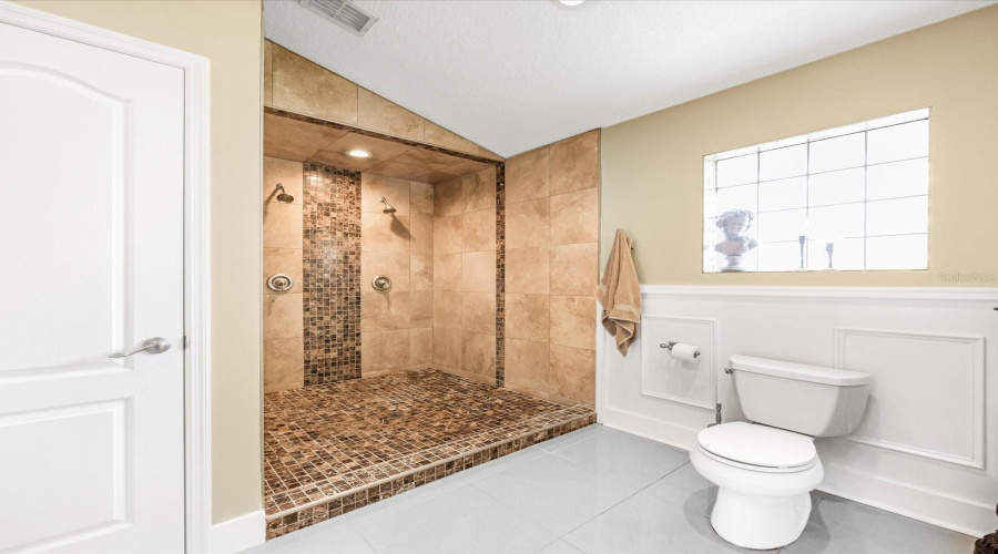 Huge Open Shower - 2 Shower Heads!