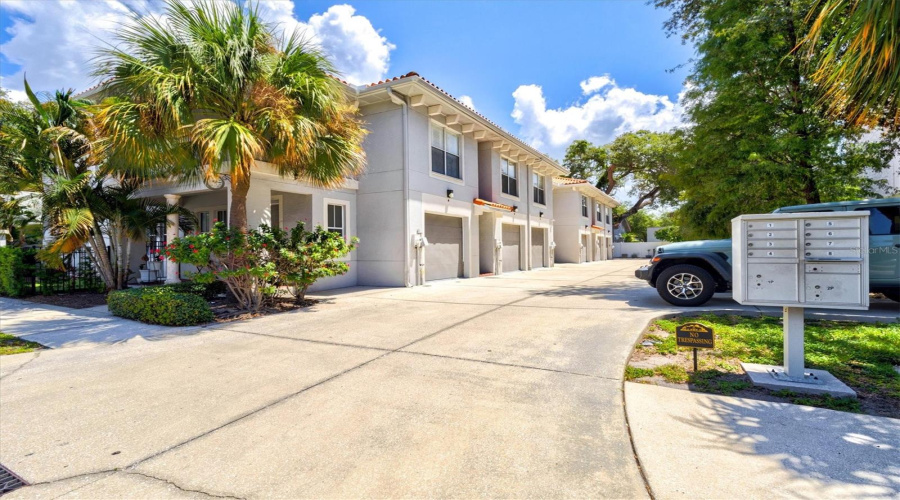 Tampa, Florida 33606, 2 Bedroom Bedrooms, ,2 Bathroombathrooms,Residential,For Sale,Dakota,0,Mfrn6145327