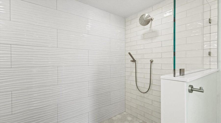 Tampa, Florida 33606, 2 Bedroom Bedrooms, ,2 Bathroombathrooms,Residential,For Sale,Dakota,0,Mfrn6145327