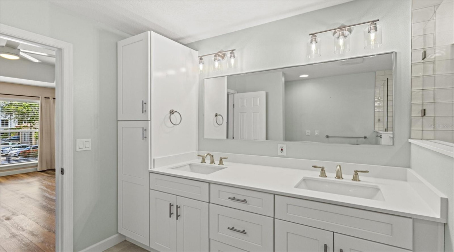 Tampa, Florida 33606, 2 Bedroom Bedrooms, ,2 Bathroombathrooms,Residential,For Sale,Dakota,0,Mfrn6145327