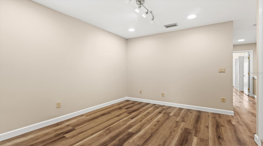 Tampa, Florida 33606, 2 Bedroom Bedrooms, ,2 Bathroombathrooms,Residential,For Sale,Dakota,0,Mfrn6145327