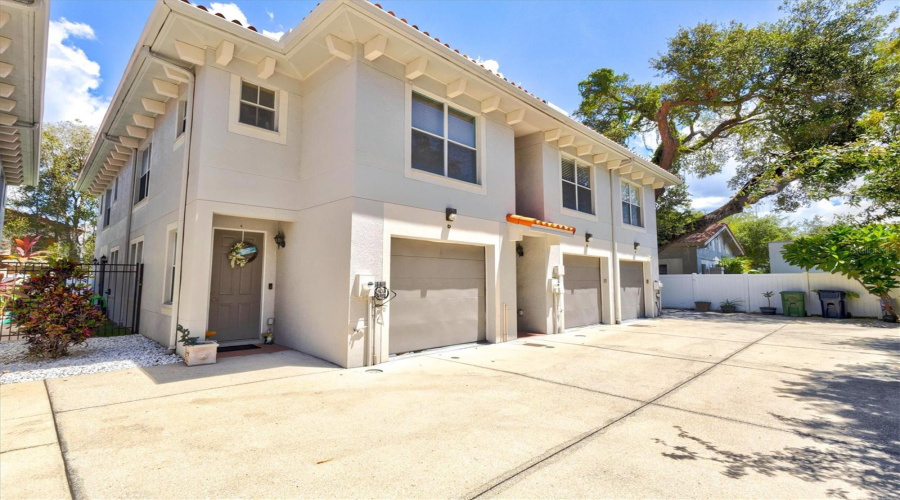 Tampa, Florida 33606, 2 Bedroom Bedrooms, ,2 Bathroombathrooms,Residential,For Sale,Dakota,0,Mfrn6145327