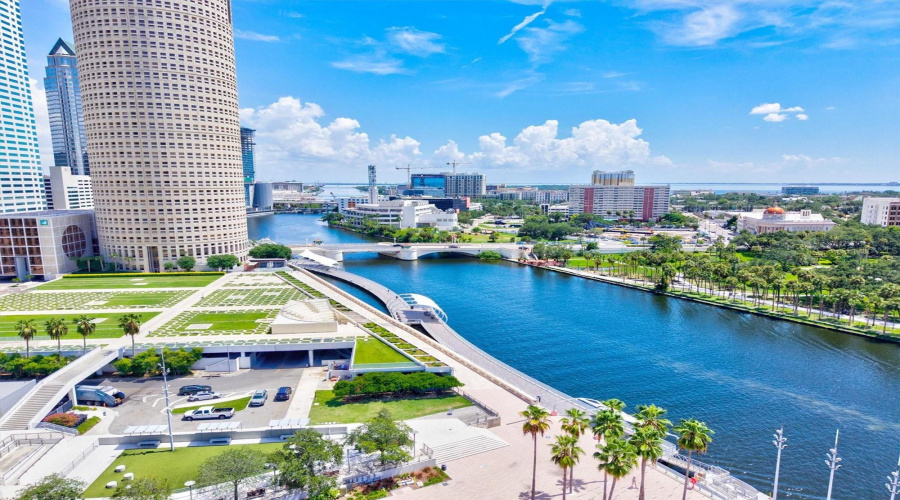 Tampa, Florida 33606, 2 Bedroom Bedrooms, ,2 Bathroombathrooms,Residential,For Sale,Dakota,0,Mfrn6145327