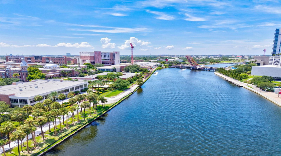 Tampa, Florida 33606, 2 Bedroom Bedrooms, ,2 Bathroombathrooms,Residential,For Sale,Dakota,0,Mfrn6145327