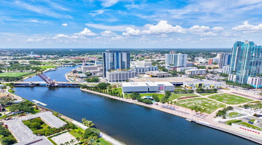 Tampa, Florida 33606, 2 Bedroom Bedrooms, ,2 Bathroombathrooms,Residential,For Sale,Dakota,0,Mfrn6145327