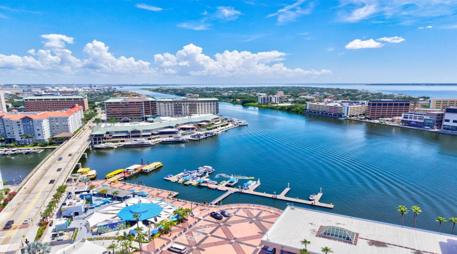 Tampa, Florida 33606, 2 Bedroom Bedrooms, ,2 Bathroombathrooms,Residential,For Sale,Dakota,0,Mfrn6145327