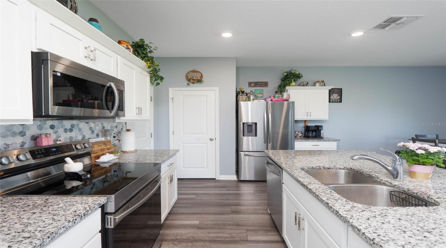 Parrish, Florida 34219, 3 Bedroom Bedrooms, ,2 Bathroombathrooms,Residential,For Sale,Waxwing Way,0,Mfra4702731
