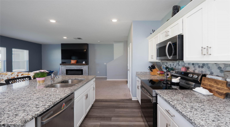 Parrish, Florida 34219, 3 Bedroom Bedrooms, ,2 Bathroombathrooms,Residential,For Sale,Waxwing Way,0,Mfra4702731