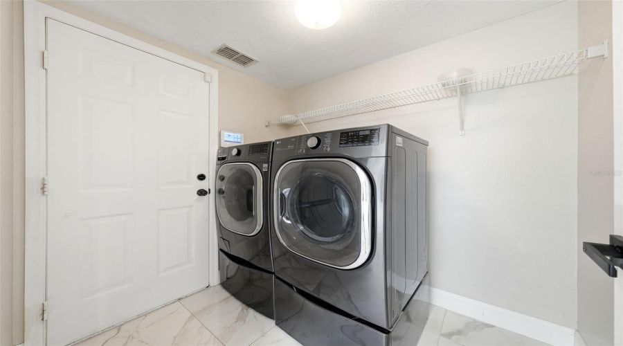 Windermere, Florida 34786, 5 Bedroom Bedrooms, ,3 Bathroombathrooms,Residential,For Sale,Ledgement,0,Mfro6409714