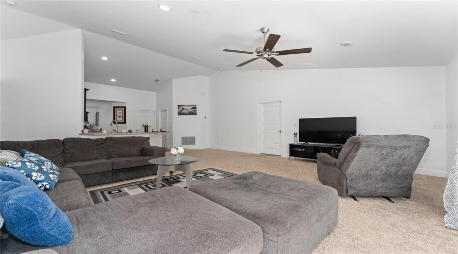 Kissimmee, Florida 34759, 4 Bedroom Bedrooms, ,2 Bathroombathrooms,Residential,For Sale,Elm,0,Mfrs5153090