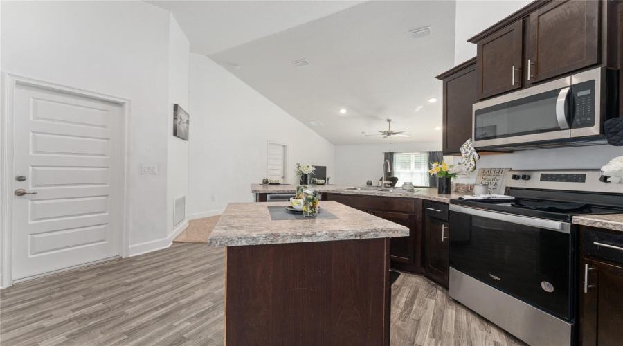 Kissimmee, Florida 34759, 4 Bedroom Bedrooms, ,2 Bathroombathrooms,Residential,For Sale,Elm,0,Mfrs5153090