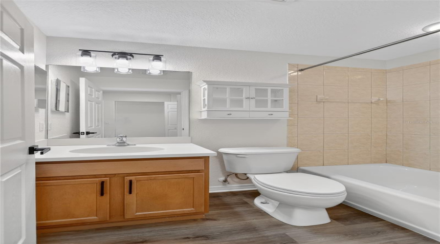 Bradenton, Florida 34212, 2 Bedroom Bedrooms, ,2 Bathroombathrooms,Residential,For Sale,Fairwaycove,0,Mfra4693958