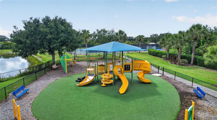 Bradenton, Florida 34212, 2 Bedroom Bedrooms, ,2 Bathroombathrooms,Residential,For Sale,Fairwaycove,0,Mfra4693958