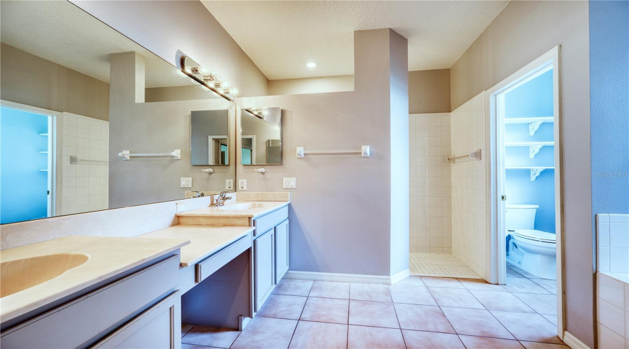 Sarasota, Florida 34243, 3 Bedroom Bedrooms, ,2 Bathroombathrooms,Residential,For Sale,Mackay Falls,0,Mfra4695428