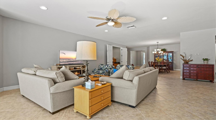 Venice, Florida 34293, 3 Bedroom Bedrooms, ,3 Bathroombathrooms,Residential,For Sale,Petrino,0,Mfrn6144877