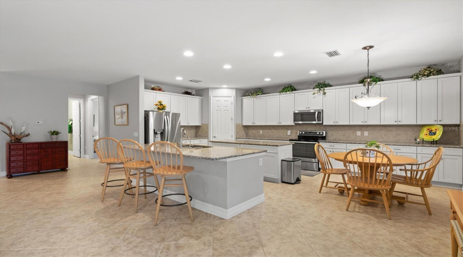 Venice, Florida 34293, 3 Bedroom Bedrooms, ,3 Bathroombathrooms,Residential,For Sale,Petrino,0,Mfrn6144877