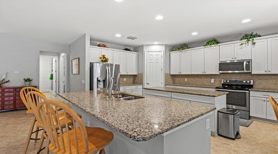 Venice, Florida 34293, 3 Bedroom Bedrooms, ,3 Bathroombathrooms,Residential,For Sale,Petrino,0,Mfrn6144877