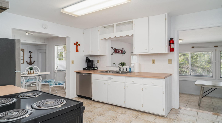 Sarasota, Florida 34242, 3 Bedroom Bedrooms, ,1 Bathroombathrooms,Residential,For Sale,Calle Minorga,0,Mfra4690532