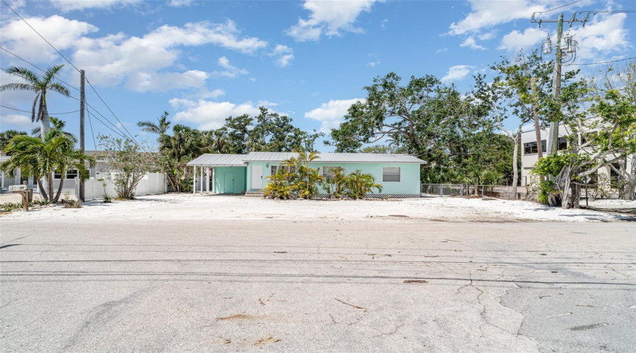 Sarasota, Florida 34242, 3 Bedroom Bedrooms, ,1 Bathroombathrooms,Residential,For Sale,Calle Minorga,0,Mfra4690532