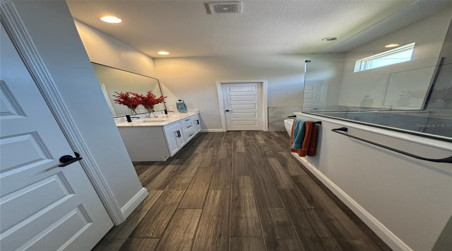 Lakeland, Florida 33813, 4 Bedroom Bedrooms, ,3 Bathroombathrooms,Residential,For Sale,Bentridge Dr,0,Mfrl4964572