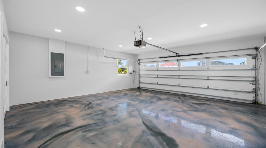 Large Garage W Storage