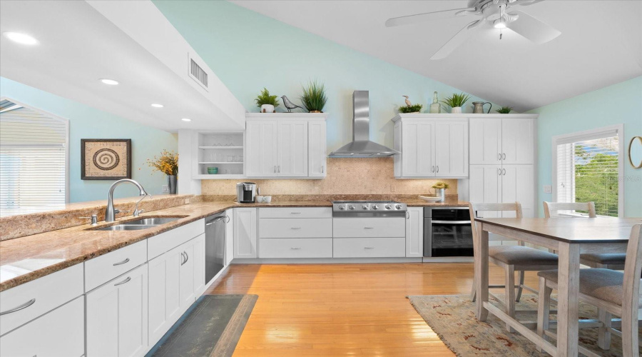 Bradenton, Florida 34210, 2 Bedroom Bedrooms, ,2 Bathroombathrooms,Residential,For Sale,Tidy Island,0,Mfra4652757