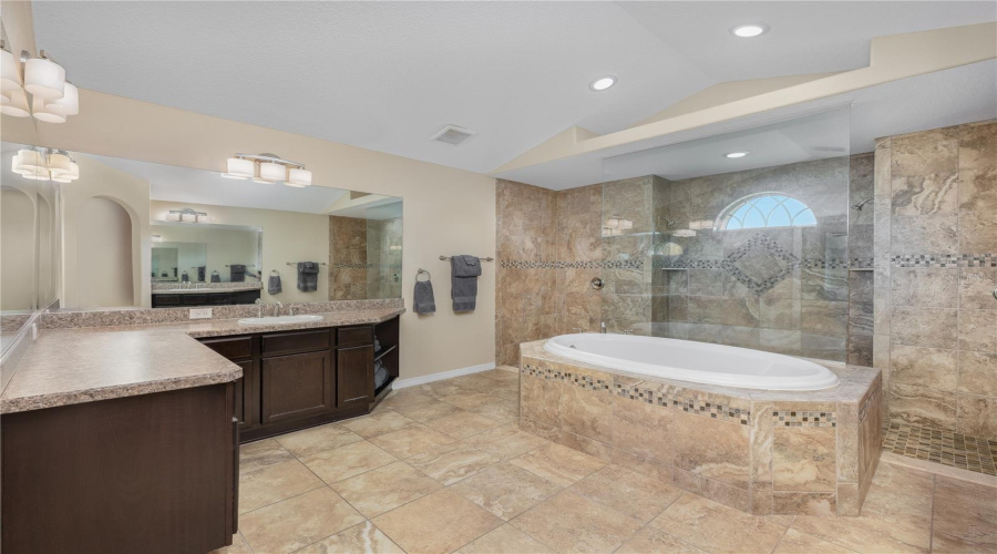 Tavares, Florida 32778, 4 Bedroom Bedrooms, ,3 Bathroombathrooms,Residential,For Sale,Can Do,0,Mfro6379362
