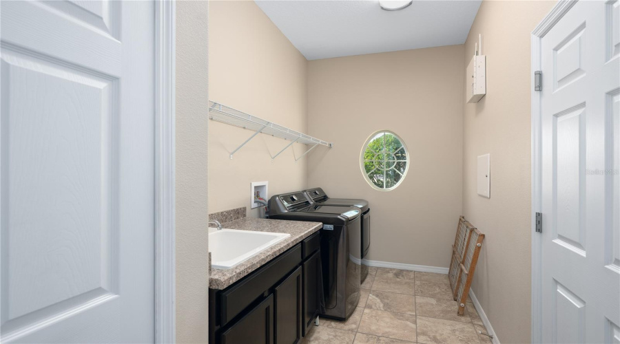 Tavares, Florida 32778, 4 Bedroom Bedrooms, ,3 Bathroombathrooms,Residential,For Sale,Can Do,0,Mfro6379362