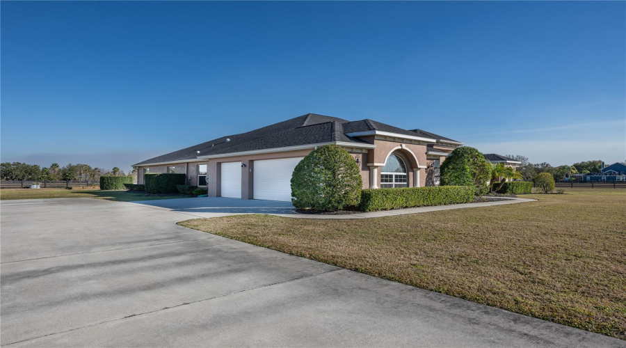 Tavares, Florida 32778, 4 Bedroom Bedrooms, ,3 Bathroombathrooms,Residential,For Sale,Can Do,0,Mfro6379362