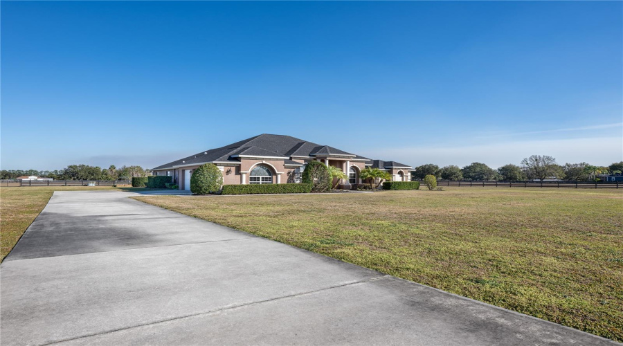 Tavares, Florida 32778, 4 Bedroom Bedrooms, ,3 Bathroombathrooms,Residential,For Sale,Can Do,0,Mfro6379362