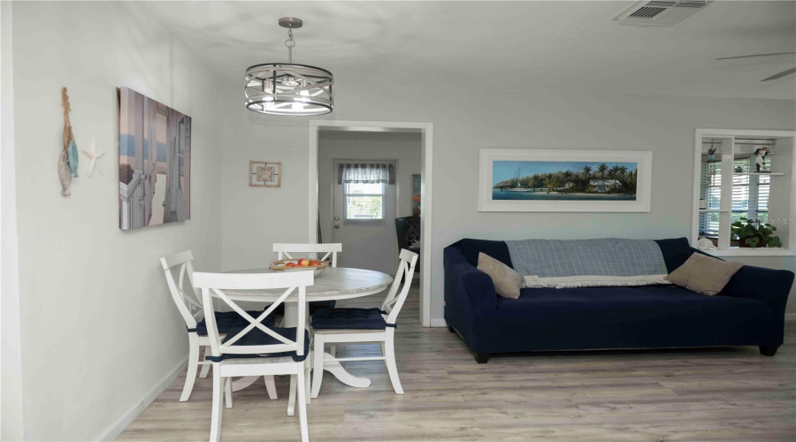 Livinf/Dining Room