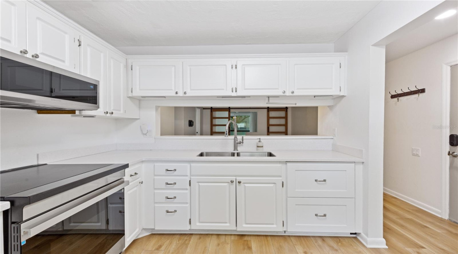 Clearwater, Florida 33764, 2 Bedroom Bedrooms, ,2 Bathroombathrooms,Residential,For Sale,Bay,0,Mfrtb8530131