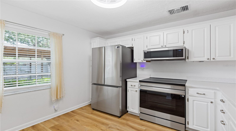 Clearwater, Florida 33764, 2 Bedroom Bedrooms, ,2 Bathroombathrooms,Residential,For Sale,Bay,0,Mfrtb8530131