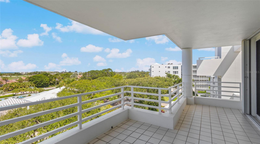 Longboat Key, Florida 34228, 3 Bedroom Bedrooms, ,3 Bathroombathrooms,Residential,For Sale,Harbourside,0,Mfra4697202