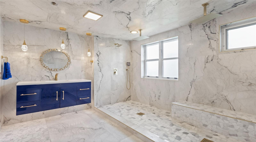 Longboat Key, Florida 34228, 3 Bedroom Bedrooms, ,3 Bathroombathrooms,Residential,For Sale,Harbourside,0,Mfra4697202