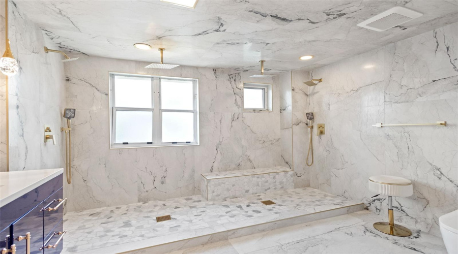 Longboat Key, Florida 34228, 3 Bedroom Bedrooms, ,3 Bathroombathrooms,Residential,For Sale,Harbourside,0,Mfra4697202