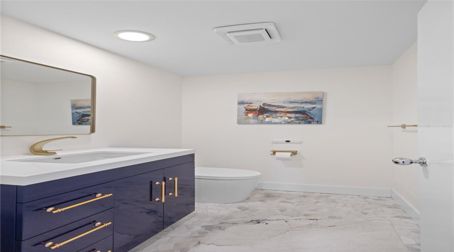Longboat Key, Florida 34228, 3 Bedroom Bedrooms, ,3 Bathroombathrooms,Residential,For Sale,Harbourside,0,Mfra4697202