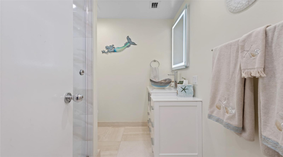 Longboat Key, Florida 34228, 3 Bedroom Bedrooms, ,3 Bathroombathrooms,Residential,For Sale,Harbourside,0,Mfra4697202