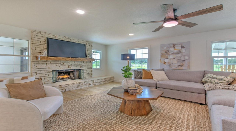 Plant City, Florida 33565, 3 Bedroom Bedrooms, ,3 Bathroombathrooms,Residential,For Sale,Holbrook,0,Mfrtb8527608