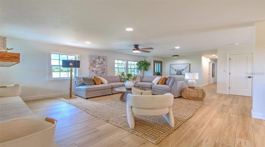 Plant City, Florida 33565, 3 Bedroom Bedrooms, ,3 Bathroombathrooms,Residential,For Sale,Holbrook,0,Mfrtb8527608