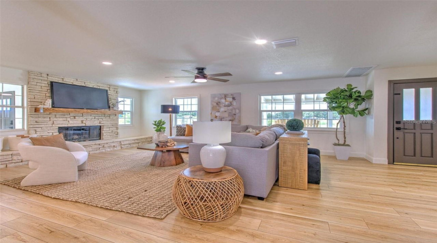 Plant City, Florida 33565, 3 Bedroom Bedrooms, ,3 Bathroombathrooms,Residential,For Sale,Holbrook,0,Mfrtb8527608