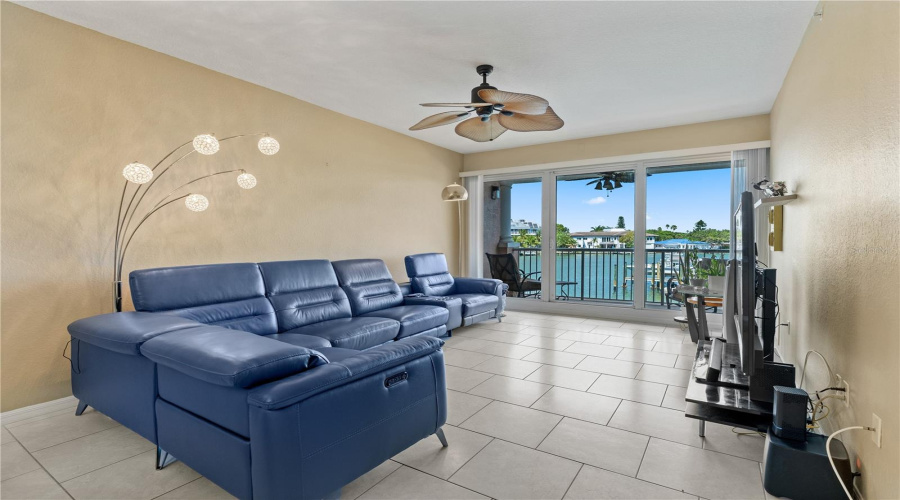 Living Room &Amp; Stunning Views Of Boca Ciega Bay