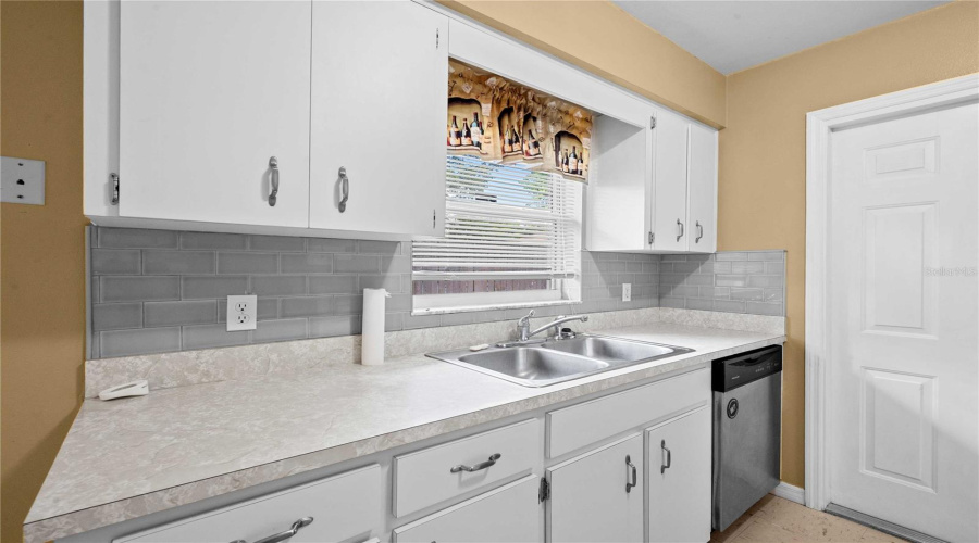 Zephyrhills, Florida 33542, 3 Bedroom Bedrooms, ,2 Bathroombathrooms,Residential,For Sale,Tangerine,0,Mfrtb8523977