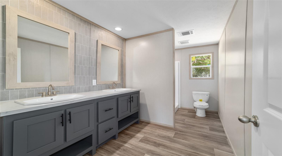 Morriston, Florida 32668, 3 Bedroom Bedrooms, ,2 Bathroombathrooms,Residential,For Sale,21St,0,Mfrgc540951