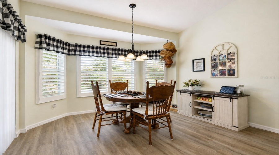 Eat-In-Kitchen Dinette