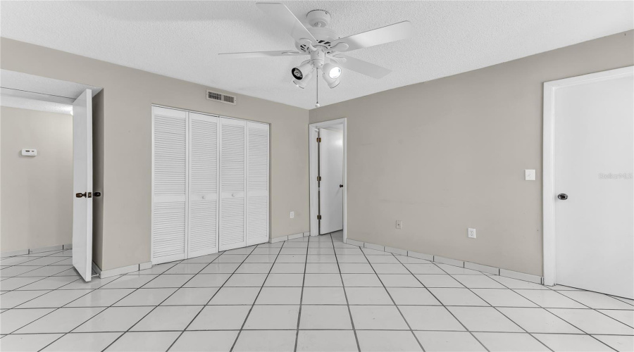 Master Bedroom (2)