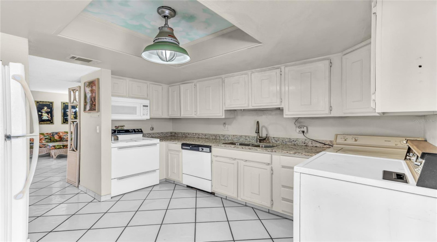 Kitchen (2)