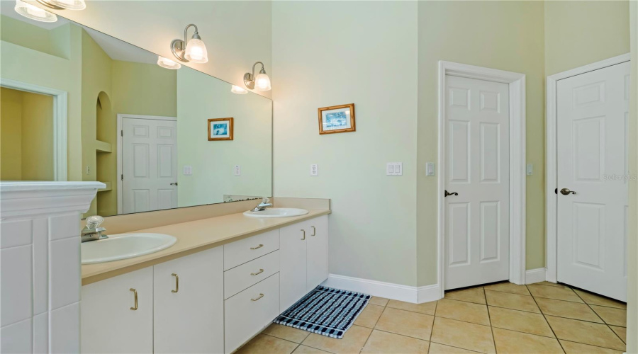 Deland, Florida 32724, 3 Bedroom Bedrooms, ,2 Bathroombathrooms,Residential,For Sale,Taylor,0,Mfrv4950035